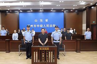 西媒：边裁在巴萨更衣室外“探听”，被示意离开后还向主裁报告